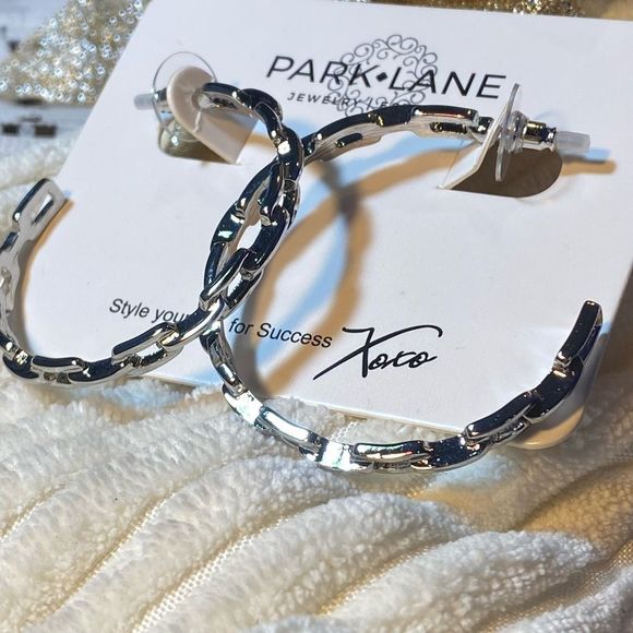 NWT ICONIC CHAINLINK STATEMENT HOOPS CHANTEL SILVER OR GOLD EARRINGS - Picture 7 of 13